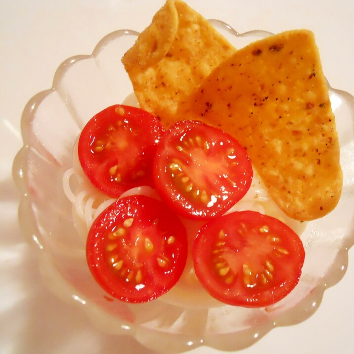 小鉢に☆トマトとドリトスで♪　イタリアン素麺